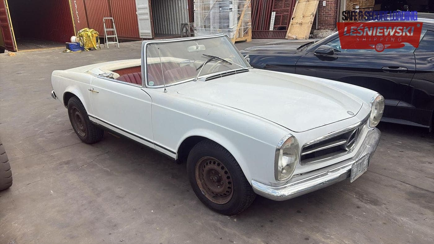 Classic Mercedes SL Pagoda — vintage car transport from the USA to Poland